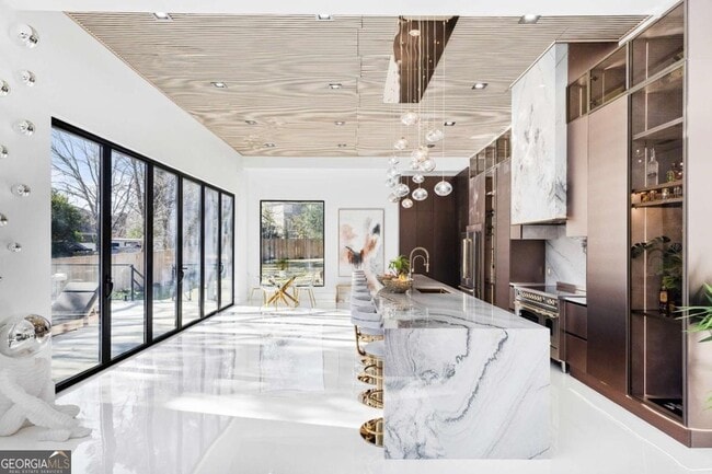 Building Photo - 3600 Lower Roswell Rd