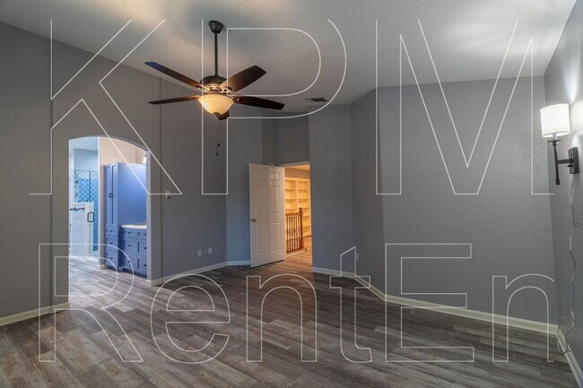 Building Photo - 6221 Crestview Cir