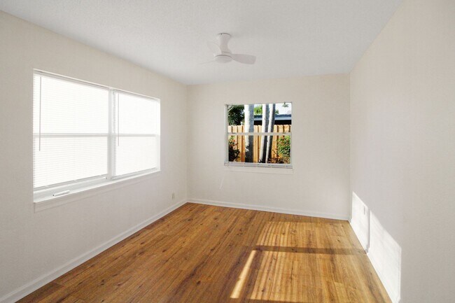 Building Photo - 1612 Larchwood Dr