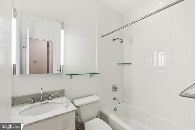 Building Photo - 219 S 18th St