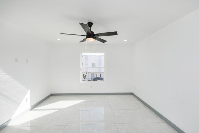 Building Photo - 1011 Emerald Valley Dr