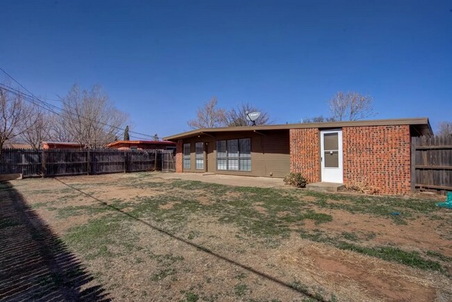Building Photo - Wonderful 3/2 in Central Lubbock!