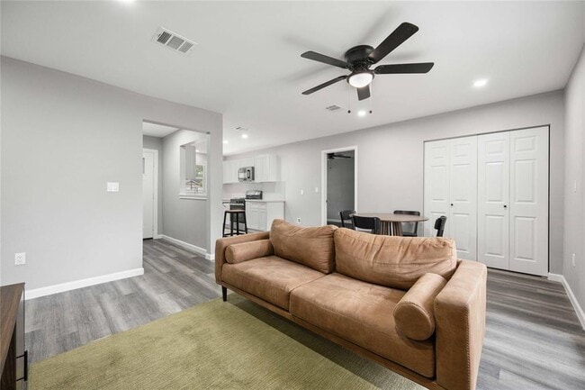 Building Photo - 6327 Mardale Dr