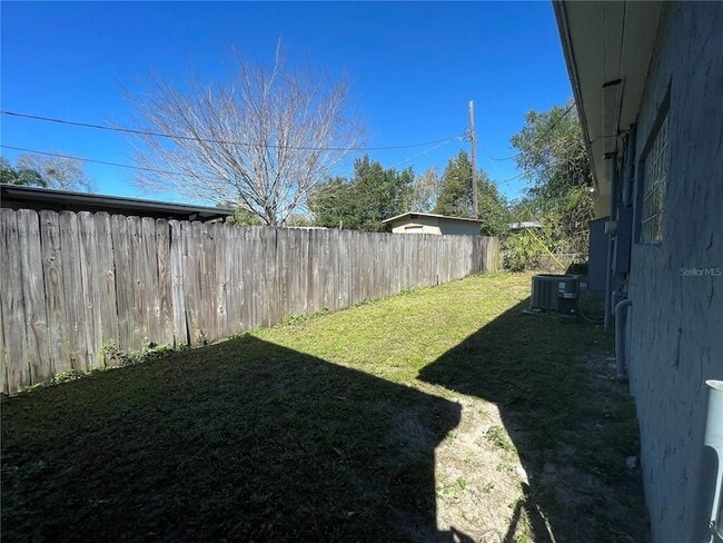 Building Photo - 10204 N Edison Ave