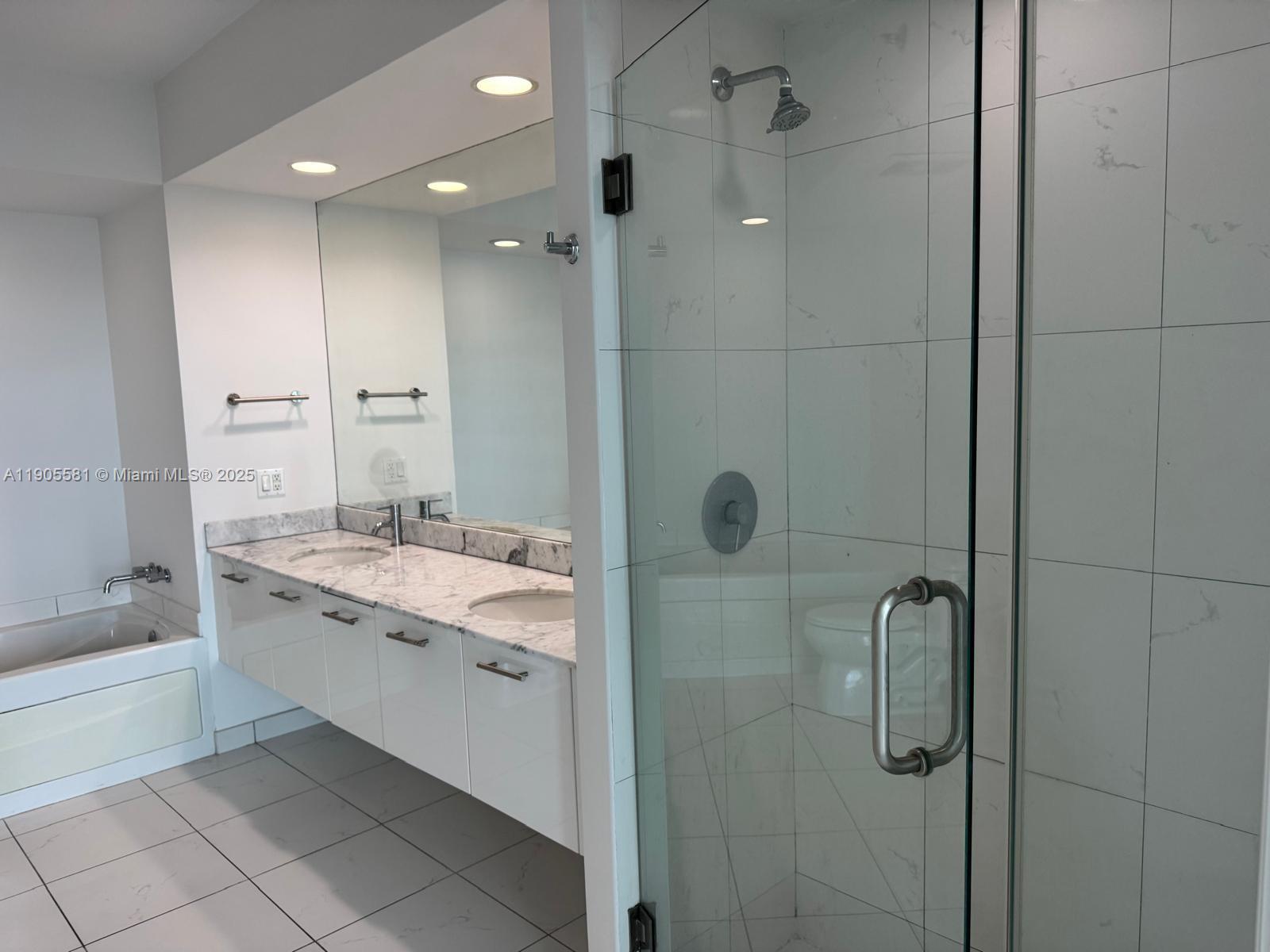 Building Photo - 500 Brickell Ave