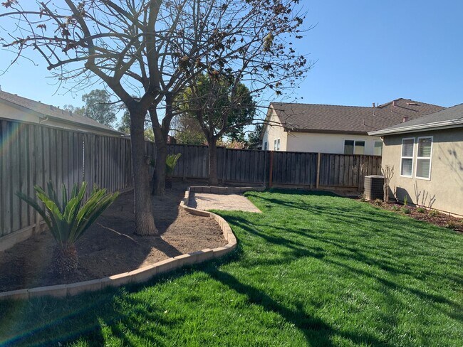 Building Photo - Coming up FOR SALE! Like New Super clean 3/2 West Fresno single story in Central Unified