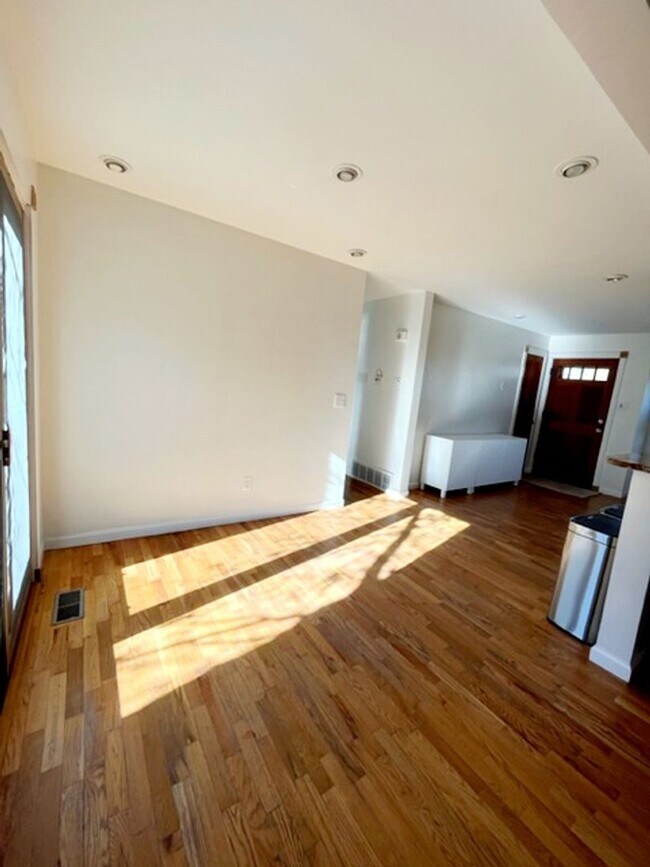 Building Photo - Available August 1, 2026 | PRE-LEASE 2 BED 1 BATH – Updated North Boulder Home Near Trails & Down...