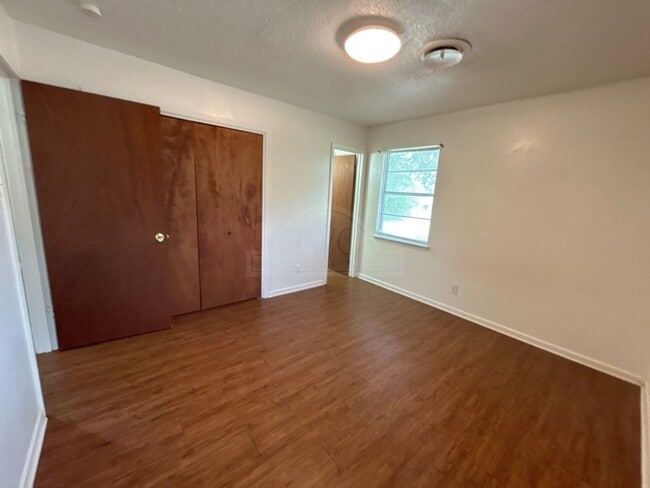 Building Photo - 1205 Kathey Dr