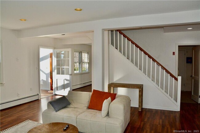 Building Photo - 27 Hollow Tree Ridge Rd