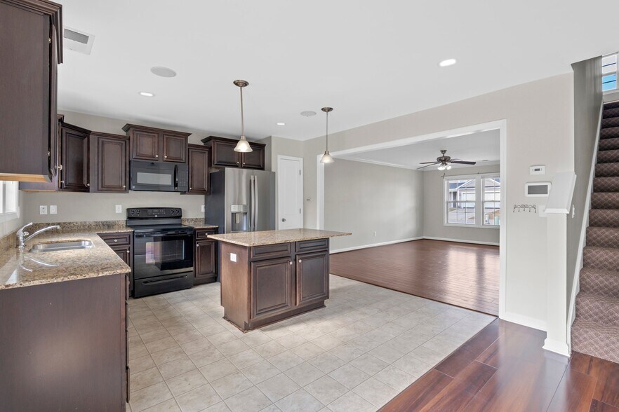 Building Photo - 207 Flinchum Pl