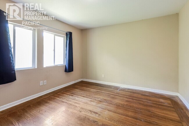 Building Photo - Charming 3-Bedroom Home in Glenview