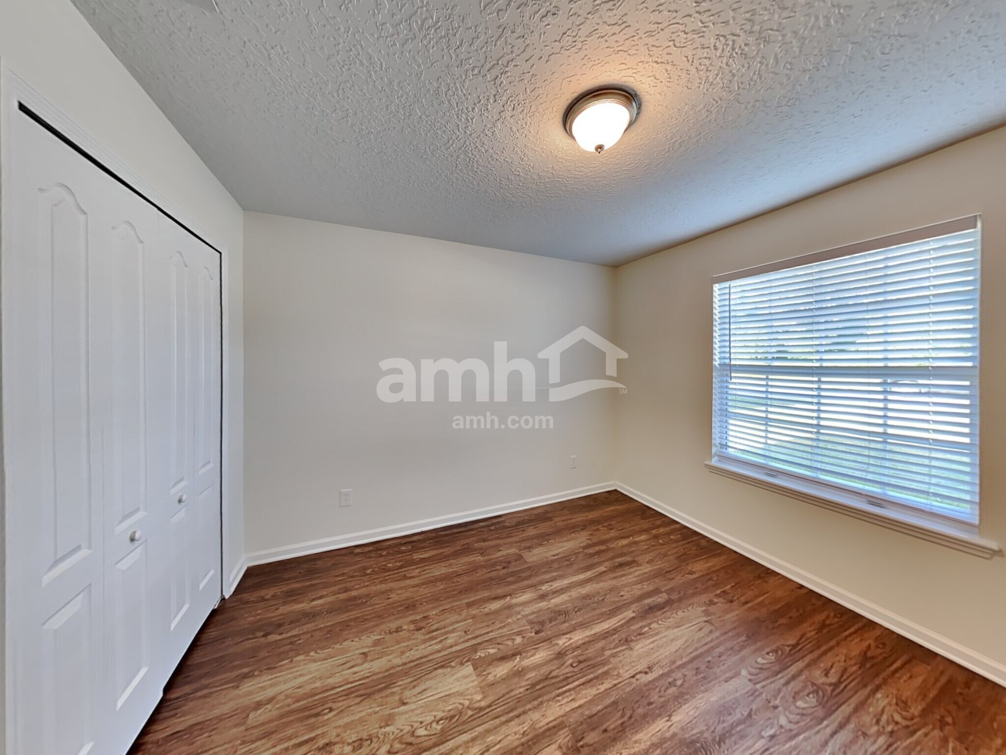 Building Photo - 985 Hyannis Port Dr