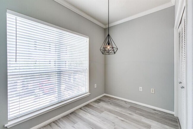 Building Photo - 9200 Westheimer Rd