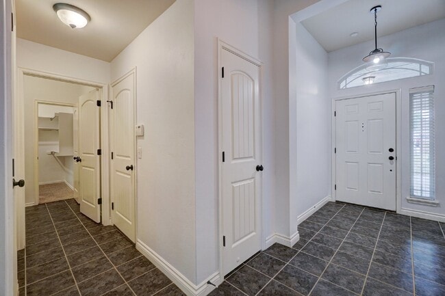 Building Photo - 3900 Sierra Vista Way