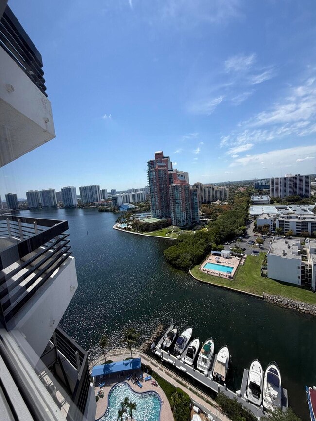 Building Photo - 3530 Mystic Pointe Dr