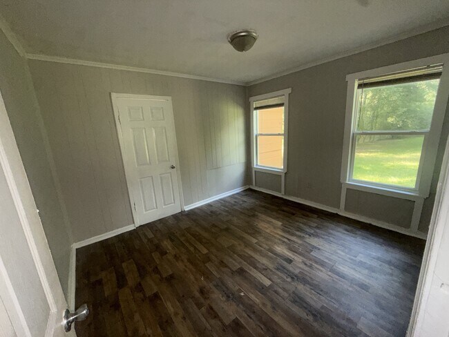 Building Photo - 314 Clubview Dr