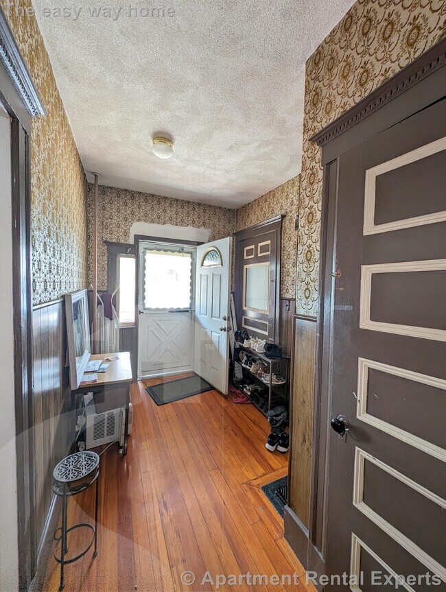 Building Photo - 35 Pearson Rd