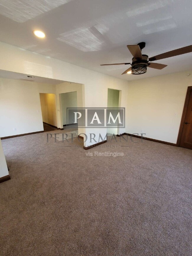 Building Photo - 5525 W North Ave