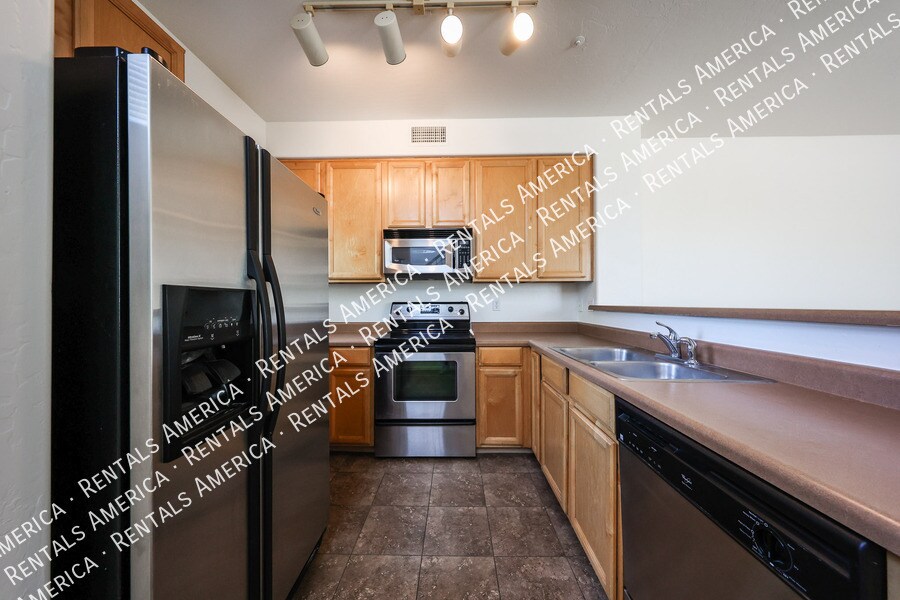 Building Photo - 747 N Port Dr