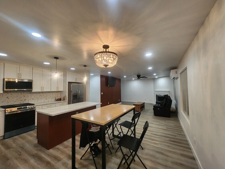 Building Photo - 1320 Vinca Way