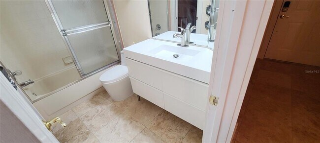 Building Photo - 10906 W Cove Harbor Dr