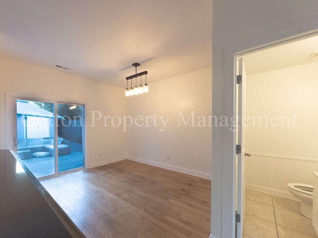 Building Photo - 120 S 9th St