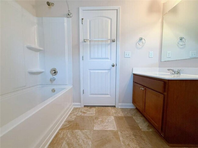 Building Photo - 3560 Golden Gate Ln