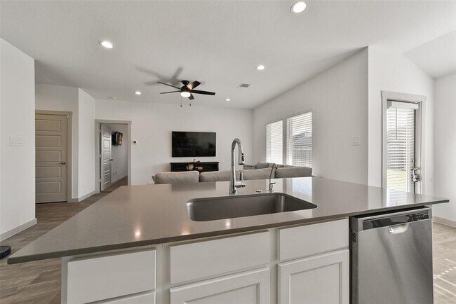 Building Photo - 7834 Golden Rubia Ln