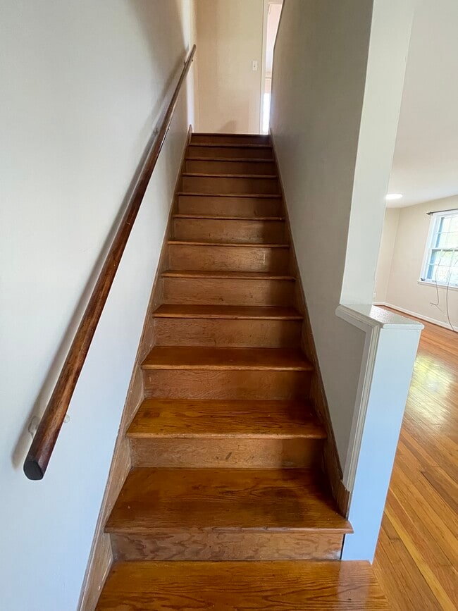 Building Photo - 2563 Medary Ave