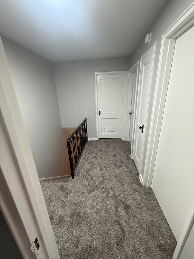 Building Photo - 333 Linden Ln