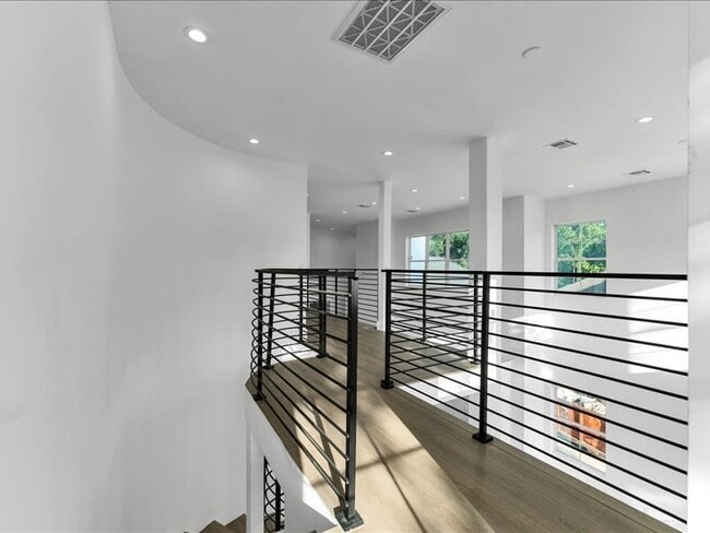 Building Photo - 8115 Cedar Brush Cir