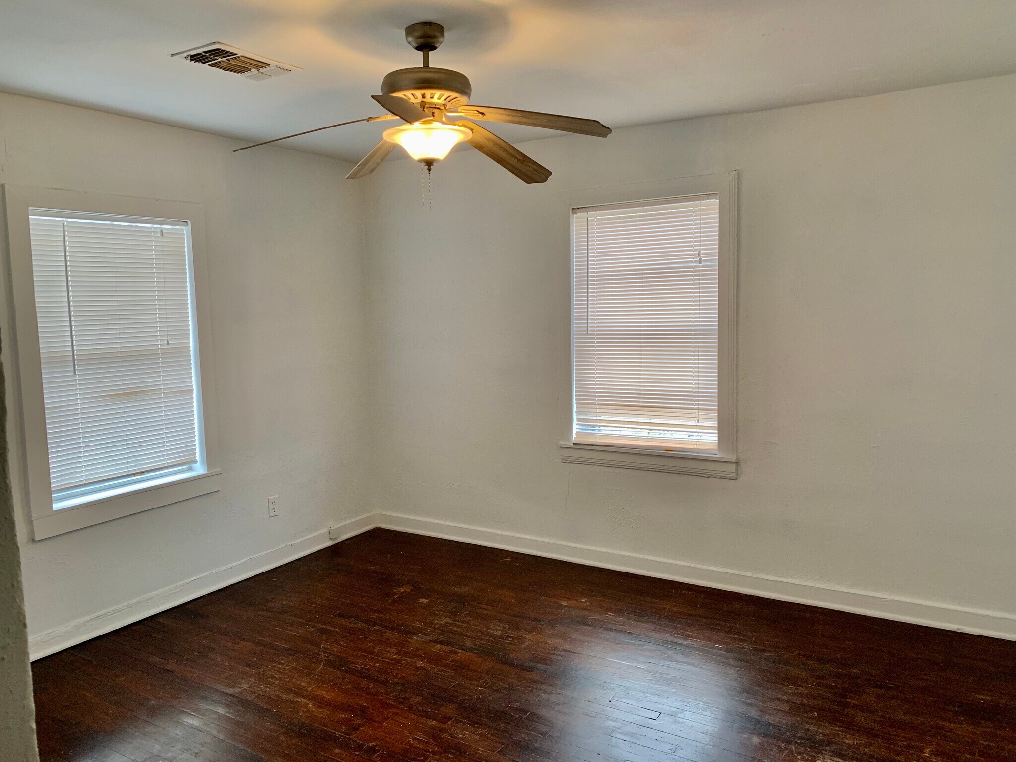 Building Photo - 2016 Dunlavy St