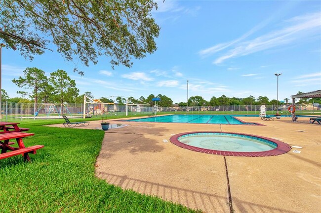 Building Photo - 15131 Cranbourne Dr