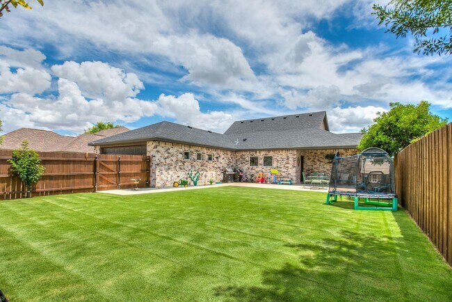 Building Photo - Beautiful 4 bedroom, 3 bath home in Bentwood COMING SOON!!