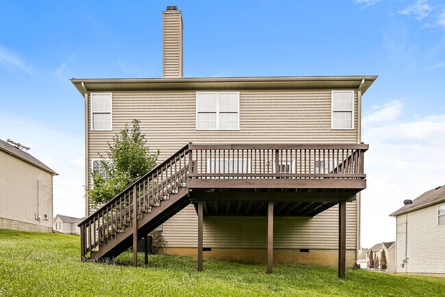 Building Photo - 167 Lyndhurst Dr
