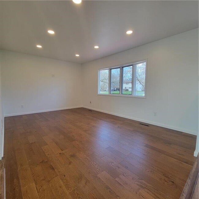 Building Photo - 47 Crimson Bramble Rd