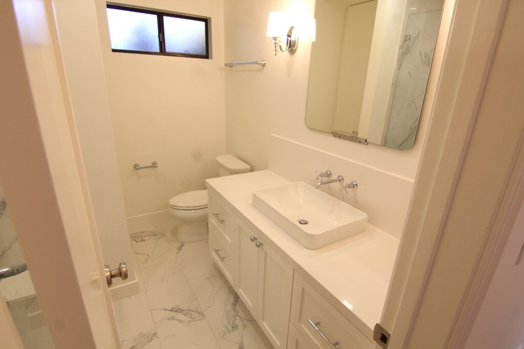 Building Photo - 1523 S Wooster St