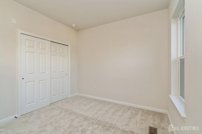 Building Photo - 103 Vaughn Dr