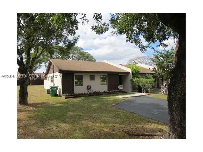 Building Photo - 5112 SW 138th Ave Cir