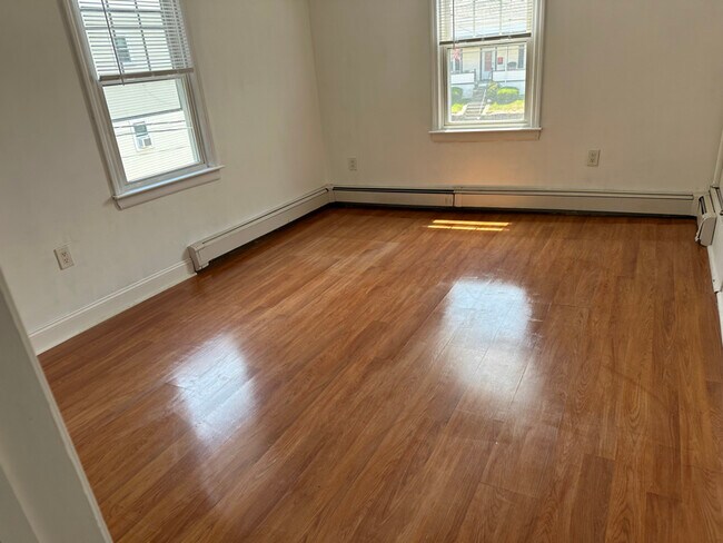 Building Photo - 71 Garfield St