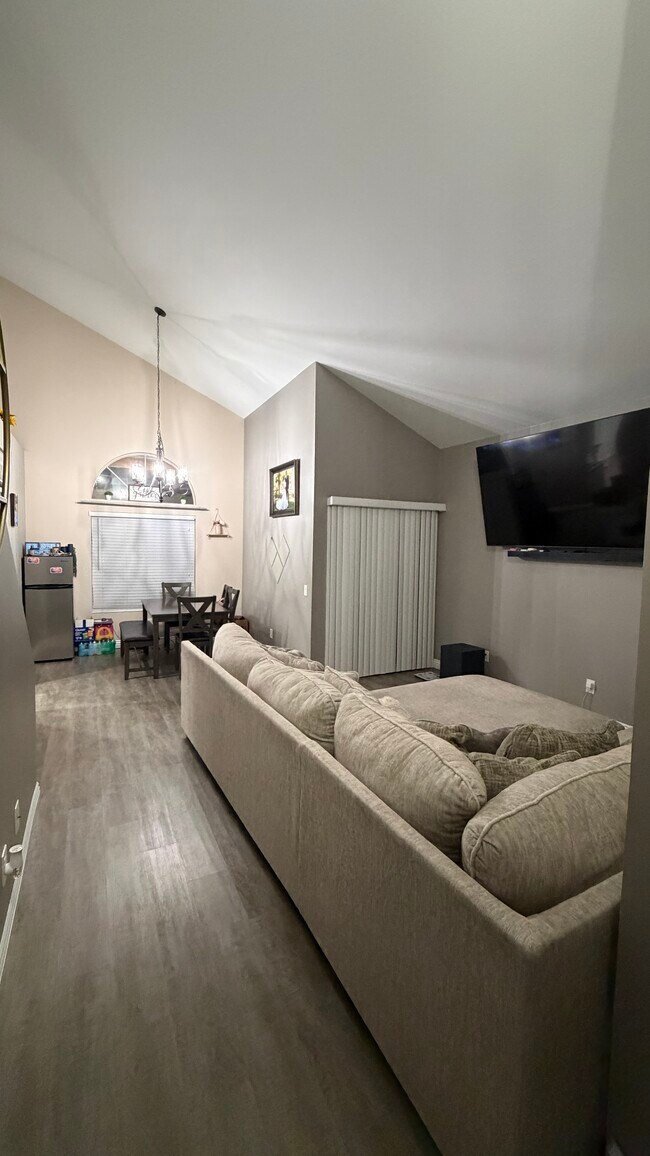 Building Photo - 45727 Kaastad Ct