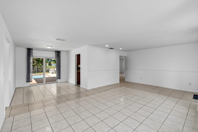 Building Photo - 4760 Bison St