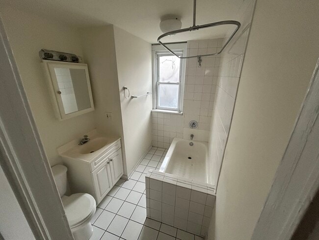 Building Photo - 4843 N Oakley Ave