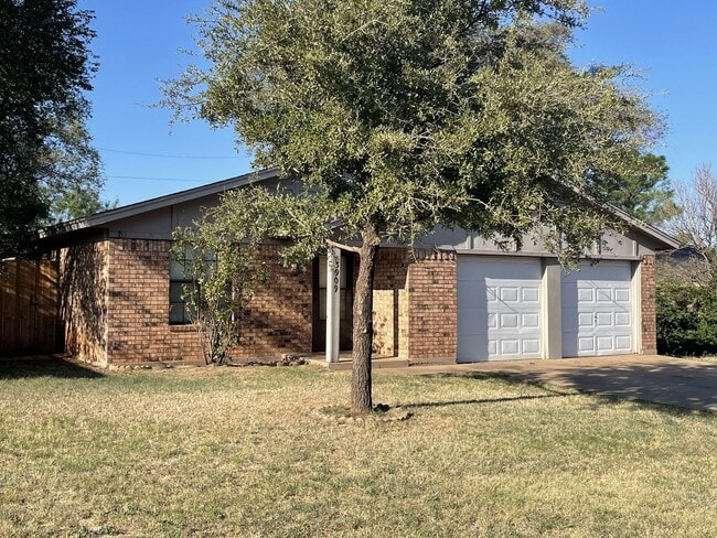 Building Photo - Spacious Snyder Home: 3 Beds, 2 Baths, 2-Car Garage & Cozy Carpeted Bedrooms!