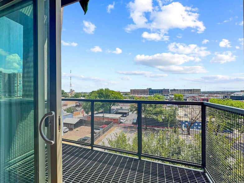 Building Photo - 2916 Indiana St