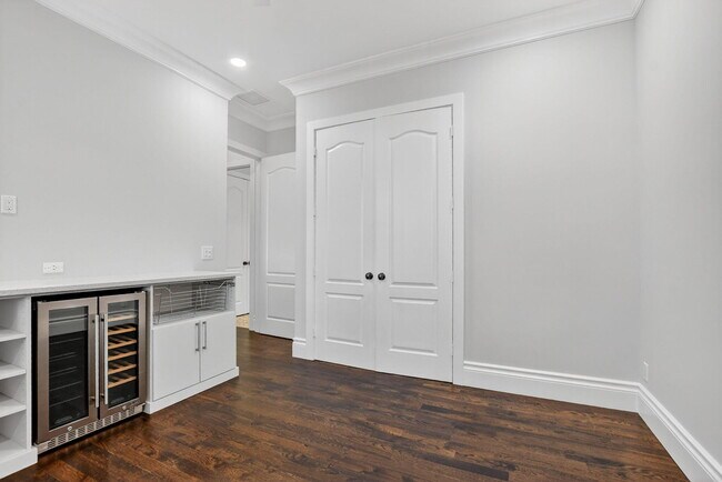 Building Photo - 200 NW 10th St