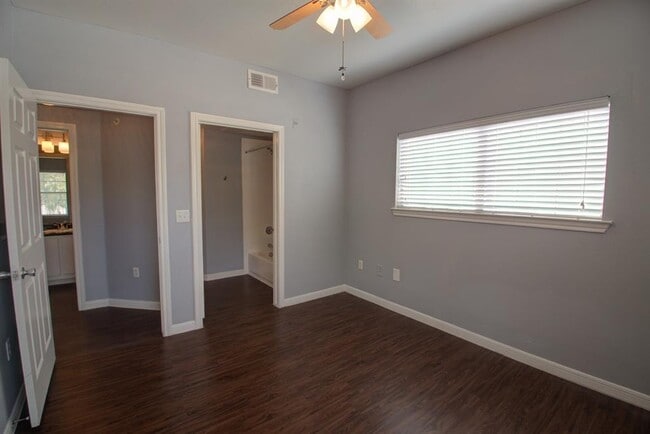 Building Photo - 2320 Gracy Farms Ln