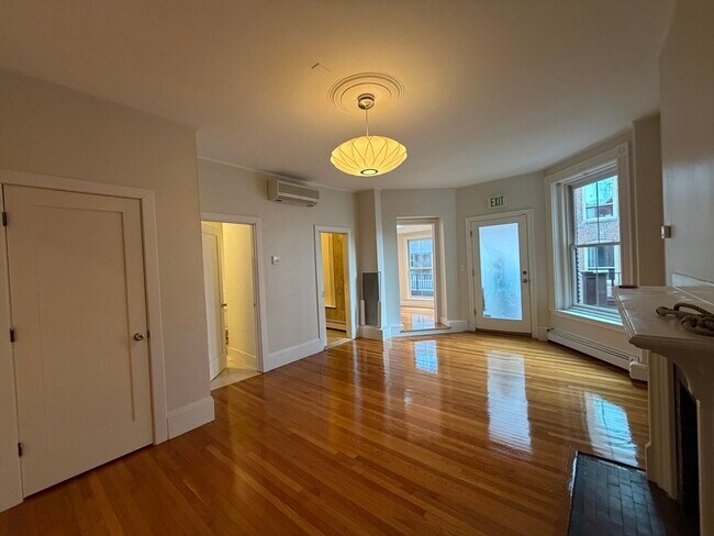 Building Photo - 218 Newbury St