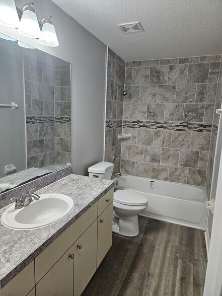 Building Photo - 3019 E Comanche Ave