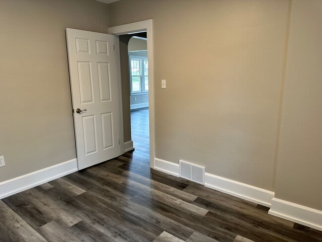 Building Photo - 2 bedroom house with a HUGE loft in Ellet